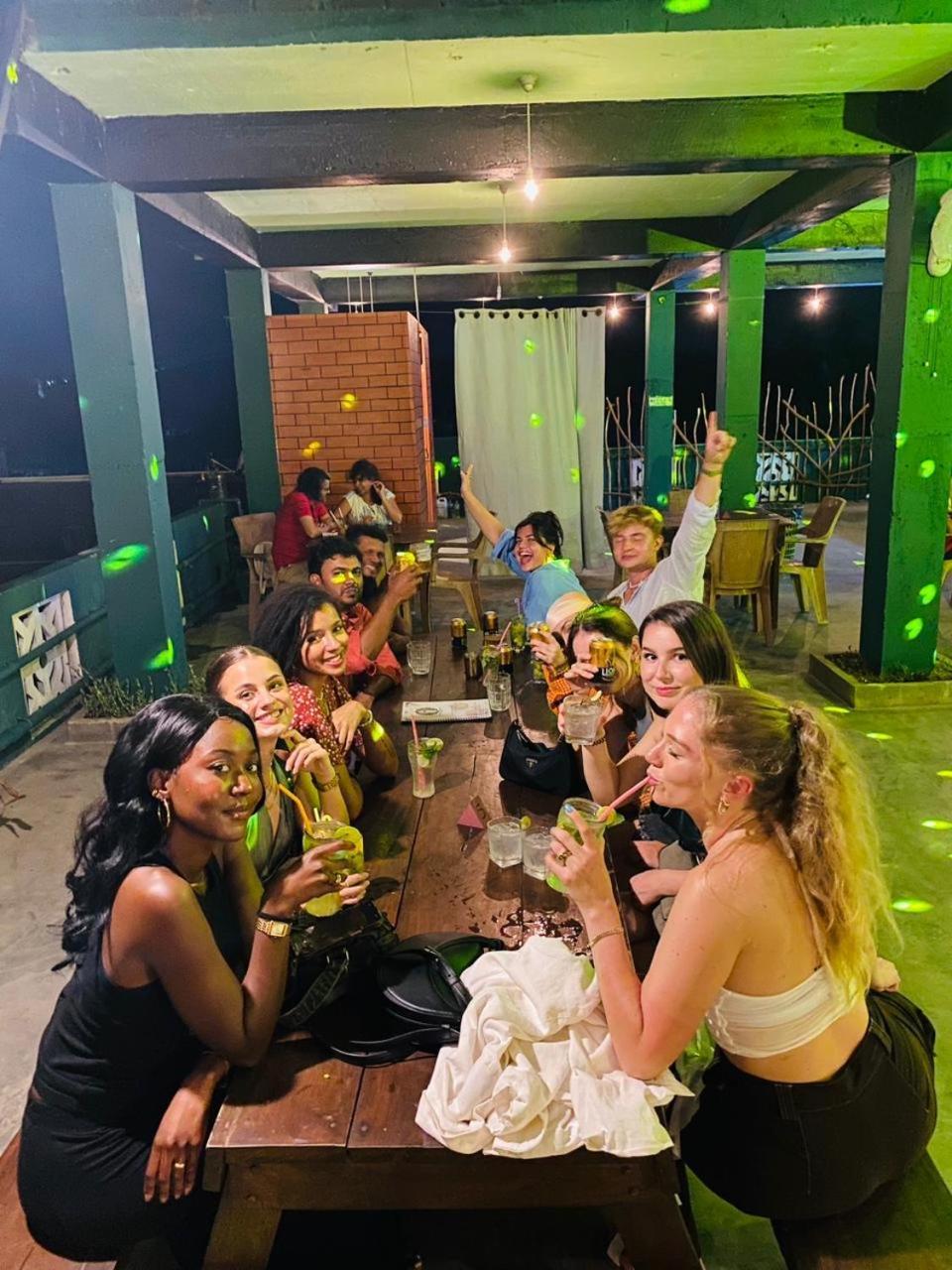 Beach Break Surf Hostel Weligama Dış mekan fotoğraf