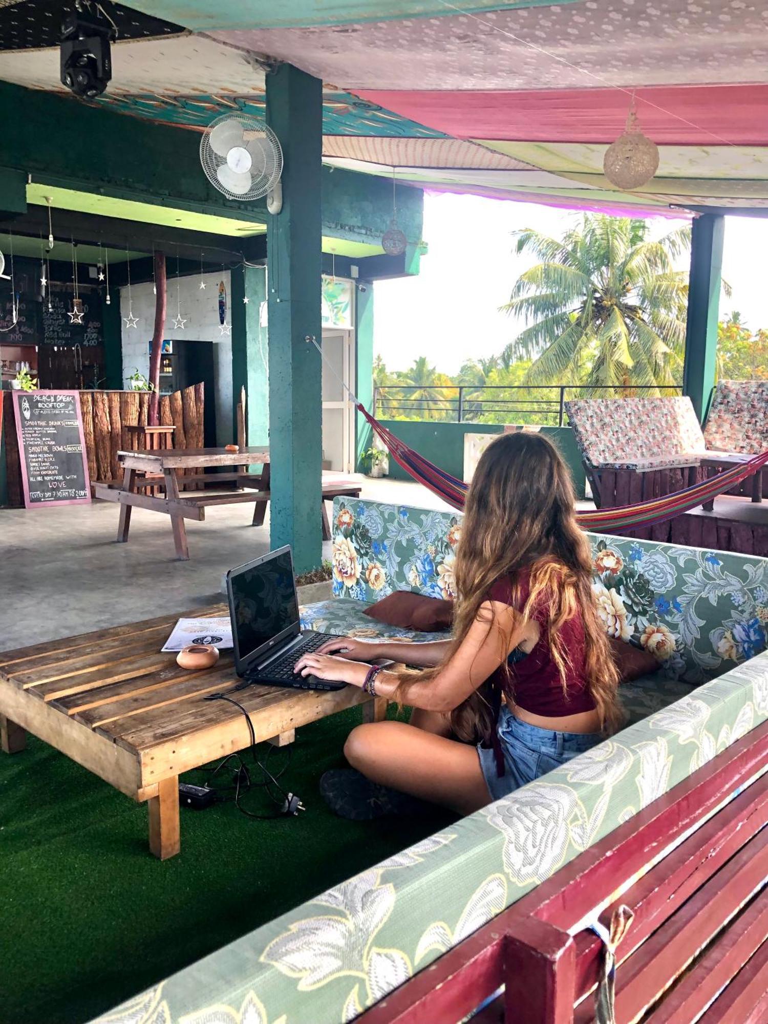 Beach Break Surf Hostel Weligama Dış mekan fotoğraf