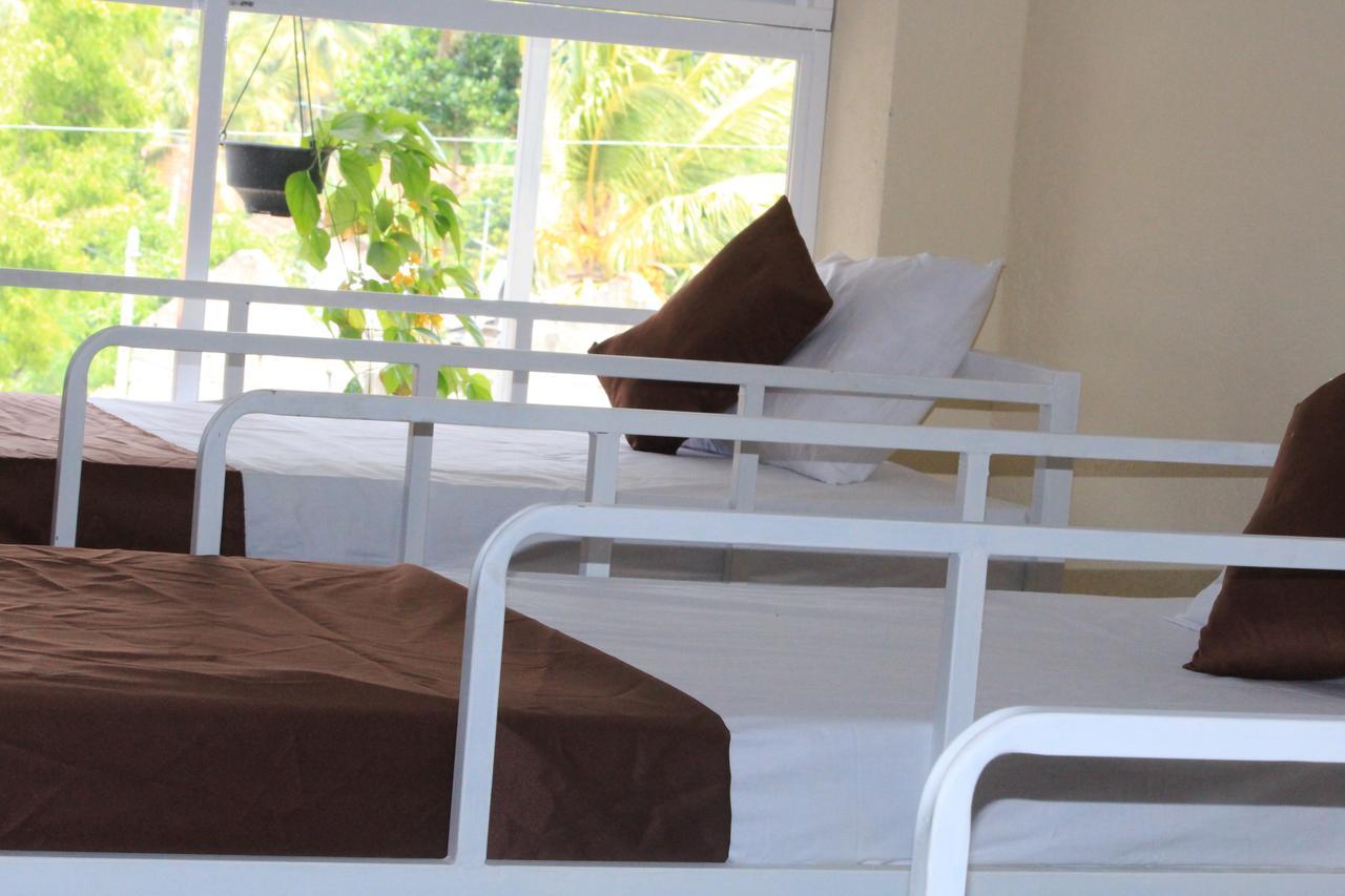 Beach Break Surf Hostel Weligama Dış mekan fotoğraf